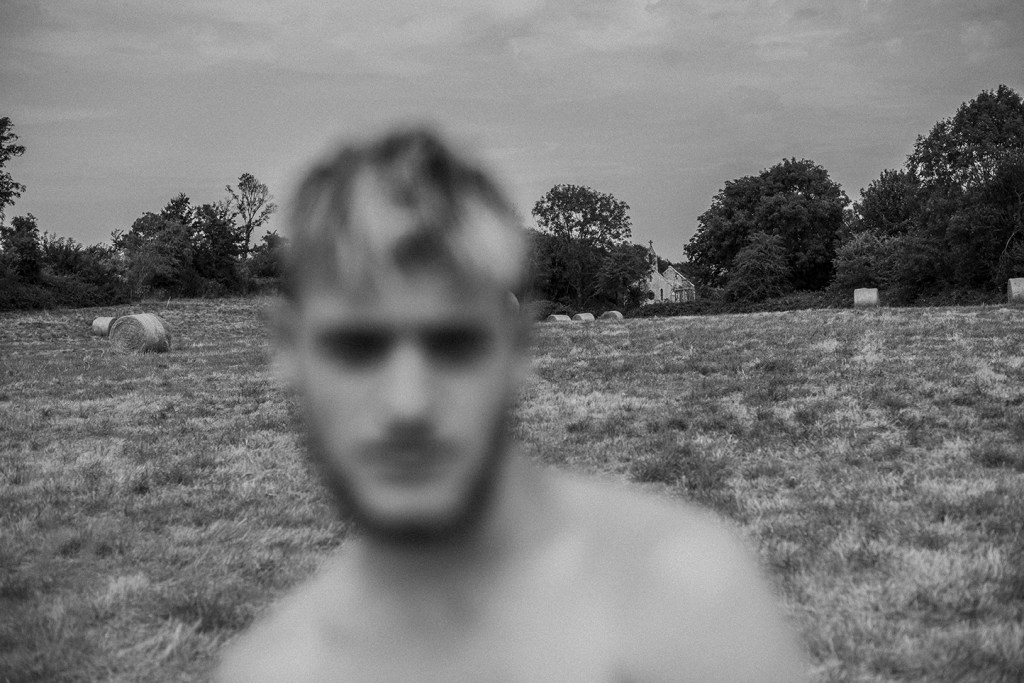 Ghost in the field - Sainte-Honorine-des-Pertes 2019